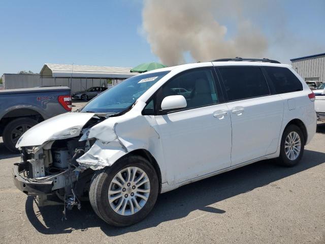 2013 TOYOTA SIENNA XLE, 
