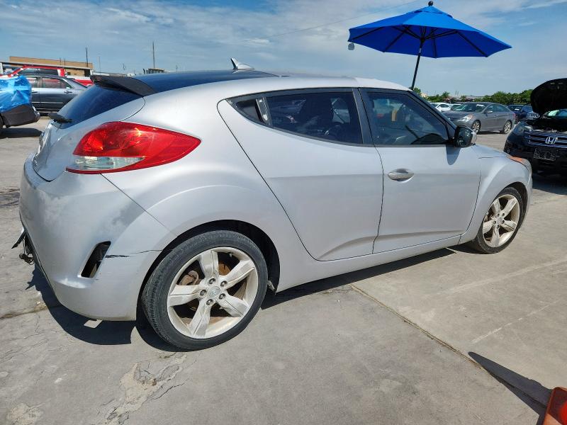 KMHTC6ADXCU036716 - 2012 HYUNDAI VELOSTER SILVER photo 3
