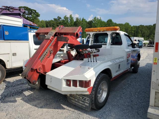 1FDAF56F6YEA60726 - 2000 FORD F550 SUPER DUTY WHITE photo 3