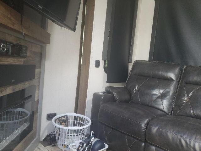 4YDF36925LF811140 - 2020 KEYSTONE 5TH WHEEL TWO TONE photo 6