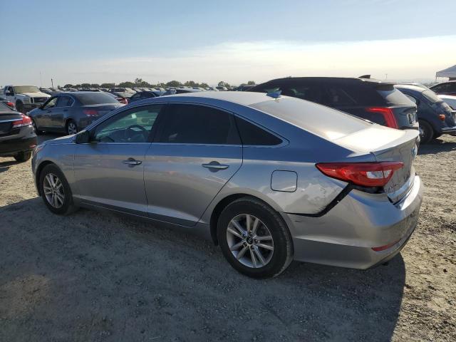 5NPE24AF0HH576082 - 2017 HYUNDAI SONATA SE SILVER photo 2