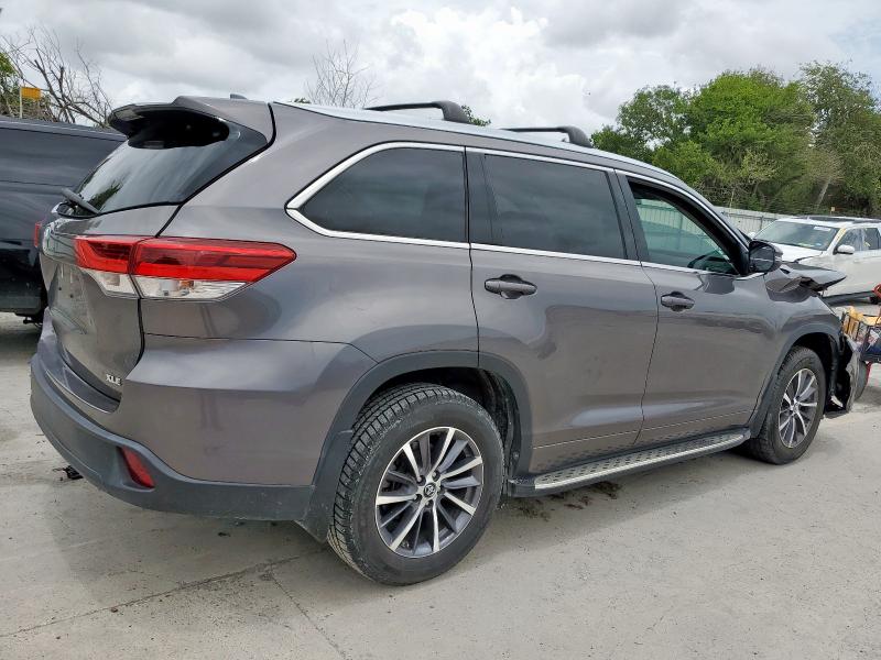 5TDKZRFH8JS542106 - 2018 TOYOTA HIGHLANDER SE Сірий фото 3