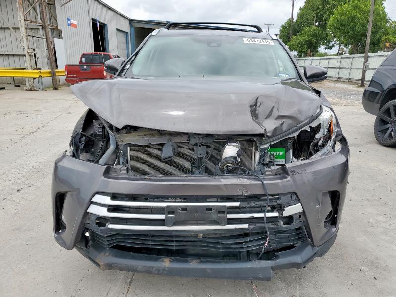 5TDKZRFH8JS542106 - 2018 TOYOTA HIGHLANDER SE Сірий фото 5