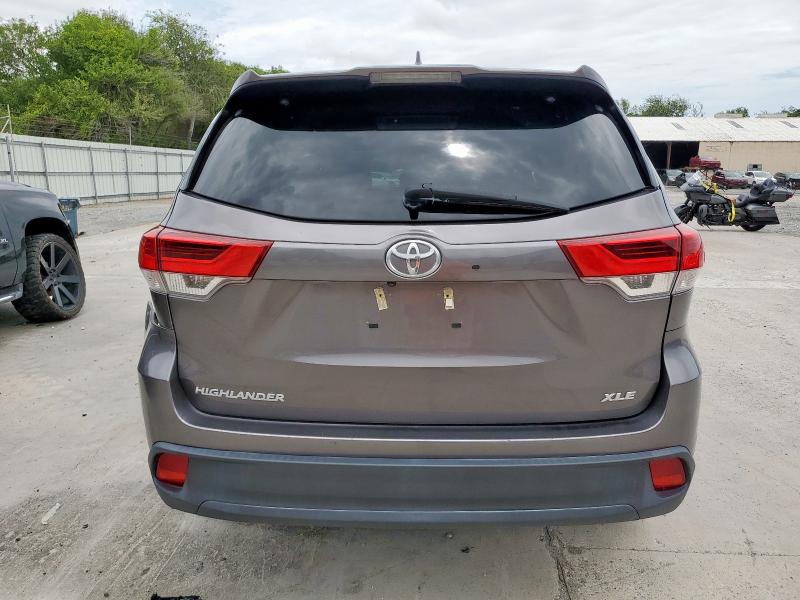 5TDKZRFH8JS542106 - 2018 TOYOTA HIGHLANDER SE Сірий фото 6