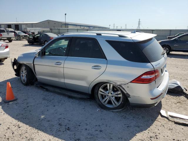 4JGDA5HB0CA046858 - 2012 MERCEDES-BENZ ML 350 4MATIC SILVER photo 2