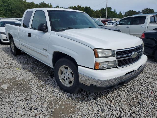 1GCEC19T57Z139823 - 2007 CHEVROLET SILVERADO C1500 CLASSIC WHITE photo 4