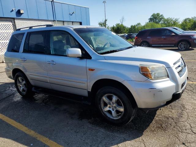 5FNYF185X8B032815 - 2008 HONDA PILOT EXL SILVER photo 4