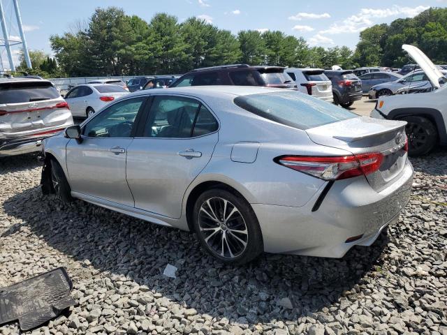 4T1B11HK9JU633426 - 2018 TOYOTA CAMRY L SILVER photo 2