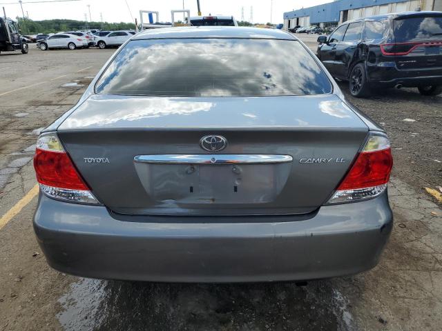 4T1BE30K05U586210 - 2005 TOYOTA CAMRY LE GRAY photo 6