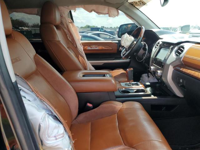 5TFGY5F11EX156616 - 2014 TOYOTA TUNDRA CREWMAX PLATINUM შავი ფოტო 5