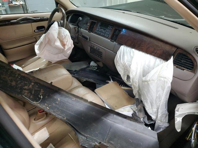 1LNFM81W5WY609803 - 1998 LINCOLN TOWN CAR EXECUTIVE GREEN photo 8
