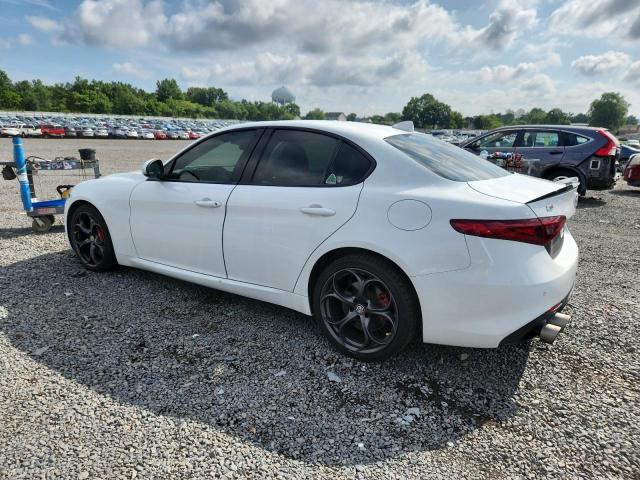 ZARFAEEN8H7549589 - 2017 ALFA ROMEO GIULIA TI Q4 WHITE photo 2