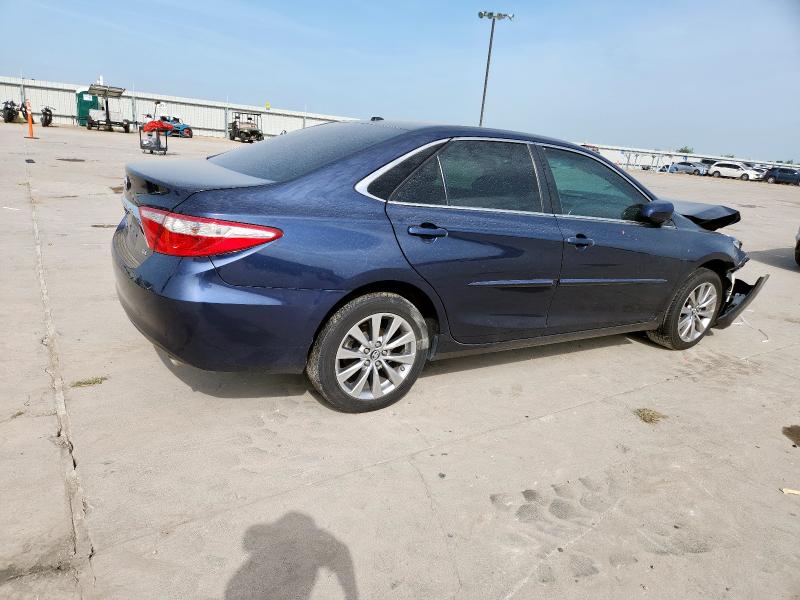 4T1BF1FK7HU796770 - 2017 TOYOTA CAMRY LE Көк фото 3