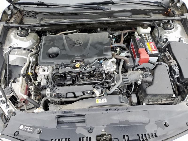 4T1C11AK2MU587618 - 2021 TOYOTA CAMRY LE 银色 照片 11