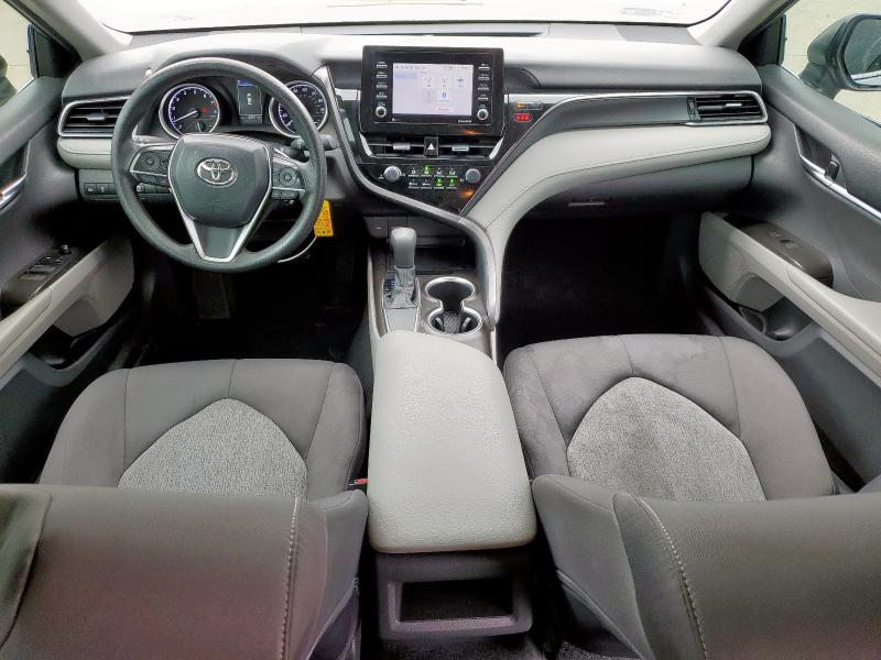 4T1C11AK2MU587618 - 2021 TOYOTA CAMRY LE 银色 照片 8