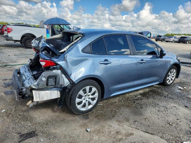5YFEPMAE1NP363469 - 2022 TOYOTA COROLLA LE BLUE photo 3