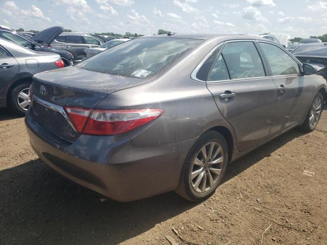 4T4BF1FKXFR499589 - 2015 TOYOTA CAMRY LE GRAY photo 3