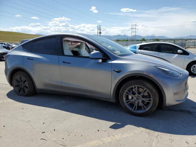 7SAYGDEEXSF257099 - 2025 TESLA MODEL Y GRAY photo 4