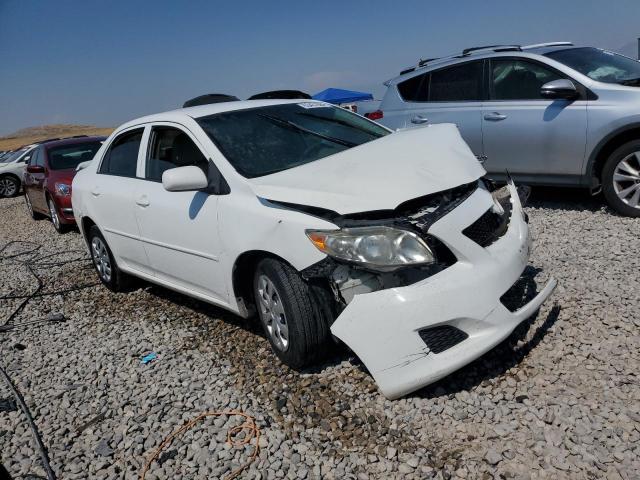 1NXBU4EE4AZ218702 - 2010 TOYOTA COROLLA BASE WHITE photo 4