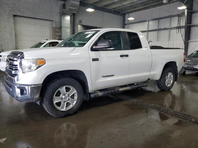 5TFUW5F1XGX580016 - 2016 TOYOTA TUNDRA DOUBLE CAB SR WHITE photo 1