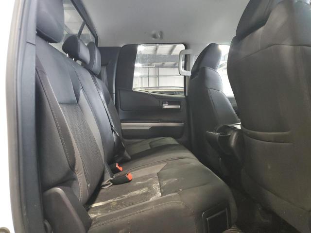 5TFUW5F1XGX580016 - 2016 TOYOTA TUNDRA DOUBLE CAB SR WHITE photo 10