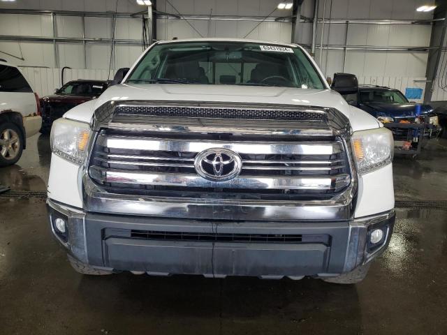 5TFUW5F1XGX580016 - 2016 TOYOTA TUNDRA DOUBLE CAB SR WHITE photo 5