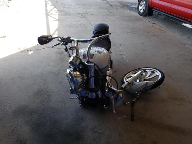 5VPGB16DX53007330 - 2005 VICTORY MOTORCYCLES VEGAS 白色 照片 7