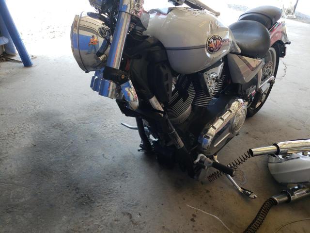 5VPGB16DX53007330 - 2005 VICTORY MOTORCYCLES VEGAS 白色 照片 9