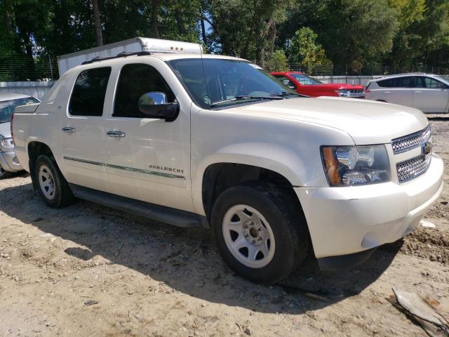 3GNMCGE00BG347716 - 2011 CHEVROLET AVALANCHE LTZ CREAM photo 4