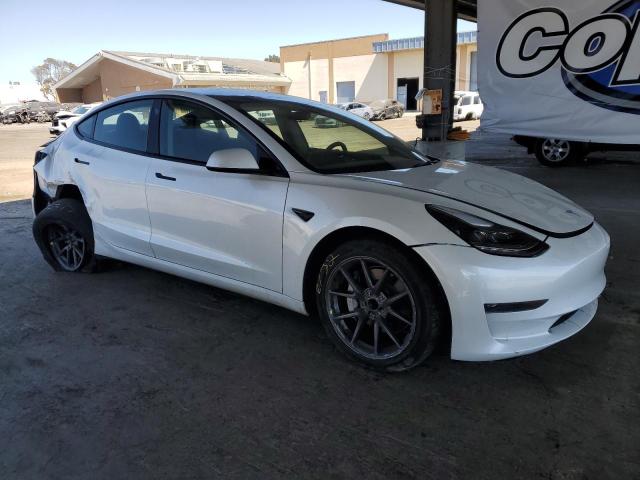 5YJ3E1EAXPF405767 - 2023 TESLA MODEL 3 WHITE photo 4