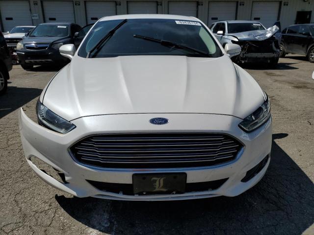 3FA6P0H75FR176340 - 2015 FORD FUSION SE WHITE photo 5