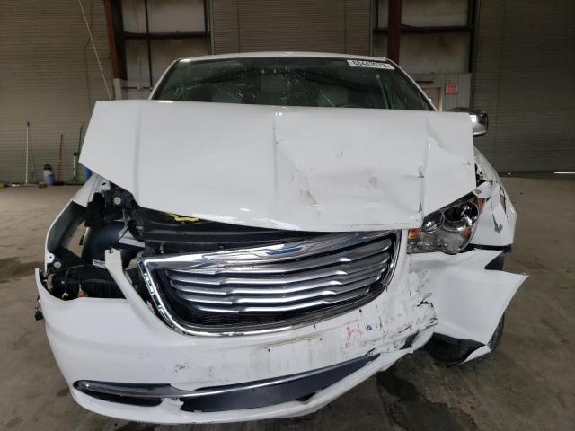 2C4RC1CG3FR743277 - 2015 CHRYSLER TOWN & COU TOURING L WHITE photo 5
