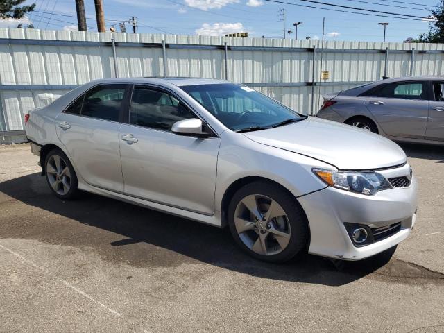 4T1BK1FK5CU013126 - 2012 TOYOTA CAMRY SE 银色 照片 4