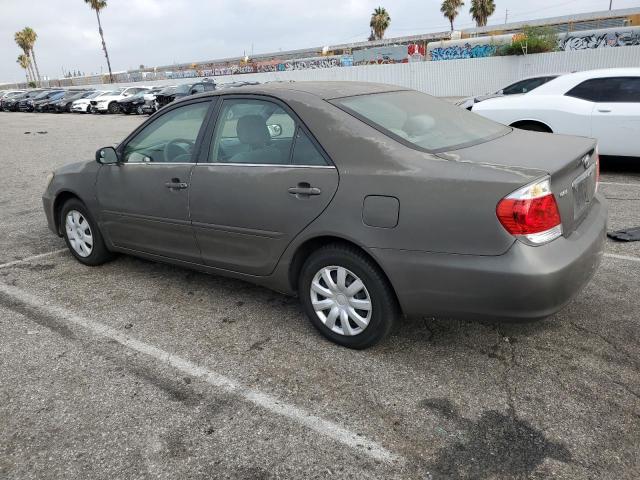 4T1BE32KX5U545788 - 2005 TOYOTA CAMRY LE ნაცრისფერი ფოტო 2