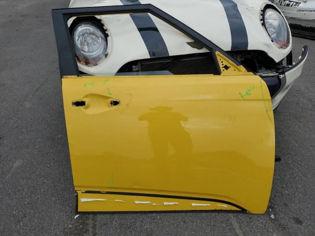 KNDJ23AU0L7057442 - 2020 KIA SOUL LX YELLOW photo 13