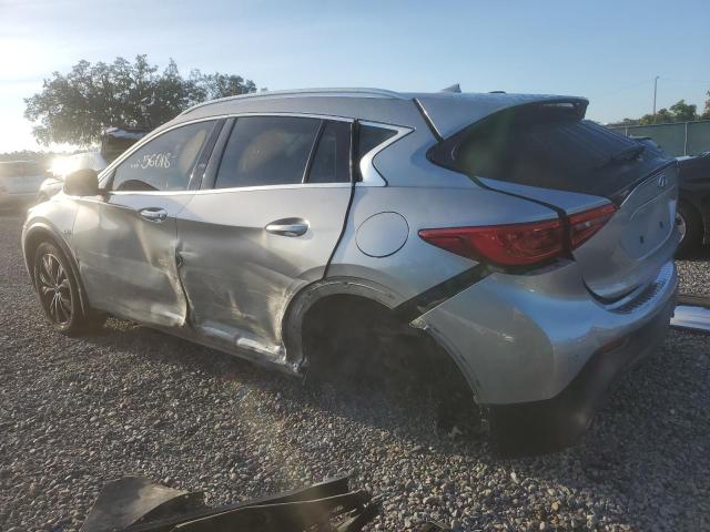 SJKCH5CRXJA040527 - 2018 INFINITI QX30 BASE SILVER photo 2