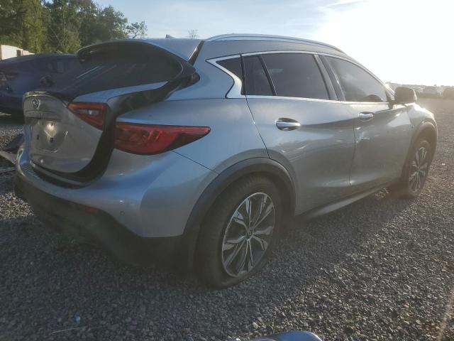 SJKCH5CRXJA040527 - 2018 INFINITI QX30 BASE SILVER photo 3