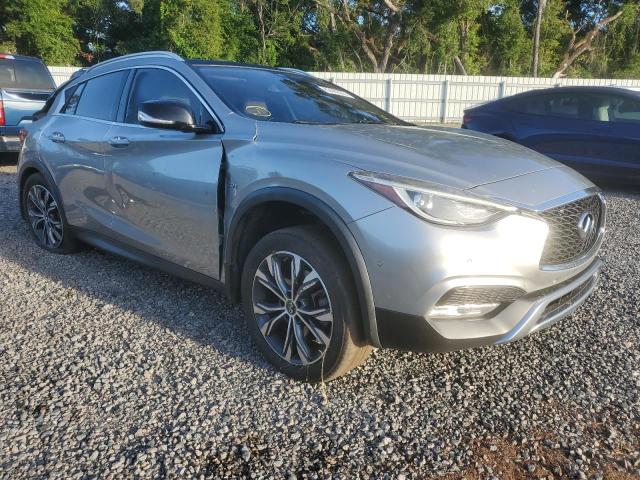 SJKCH5CRXJA040527 - 2018 INFINITI QX30 BASE SILVER photo 4