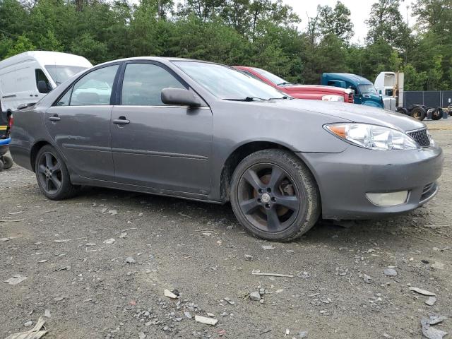 4T1BA32K75U047320 - 2005 TOYOTA CAMRY SE GRAY photo 4