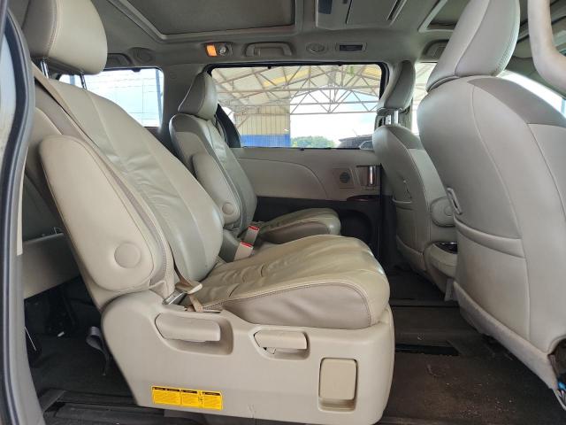 5TDYK3DC0BS003886 - 2011 TOYOTA SIENNA XLE WHITE photo 11