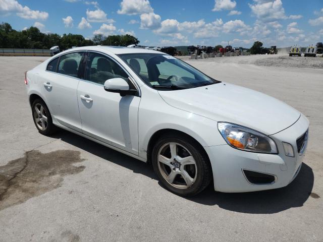 YV1612FS0D1228540 - 2013 VOLVO S60 T5 თეთრი ფოტო 4