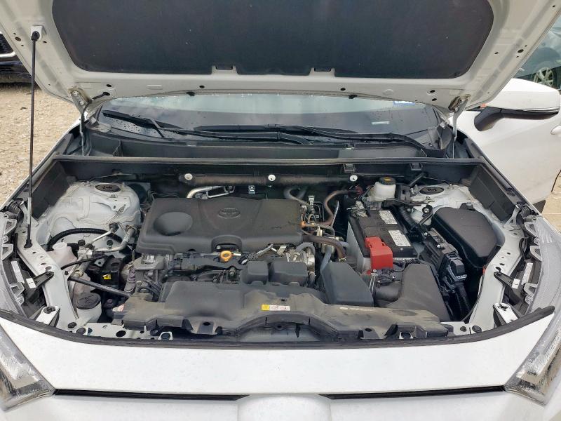 2T3W1RFV7PW256611 - 2023 TOYOTA RAV4 XLE WHITE photo 12