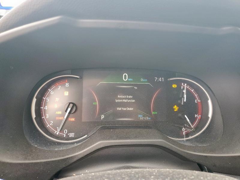 2T3W1RFV7PW256611 - 2023 TOYOTA RAV4 XLE WHITE photo 9