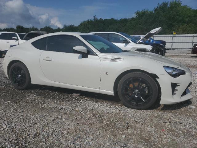 JF1ZNAA15H8708981 - 2017 TOYOTA 86 BASE WHITE photo 4