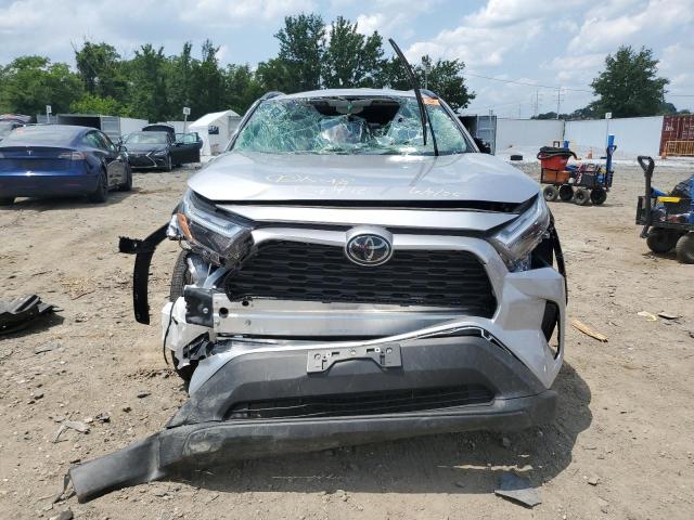 4T3RWRFV1SU176146 - 2025 TOYOTA RAV4 XLE SILVER photo 5