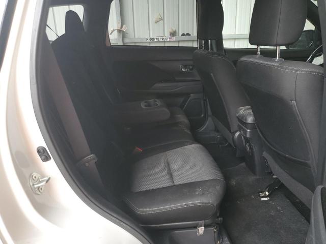 JA4AD3A3XJZ020265 - 2018 MITSUBISHI OUTLANDER SE WHITE photo 11