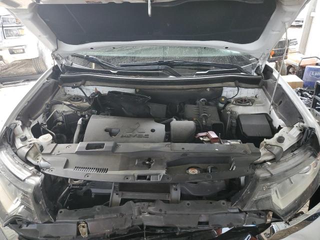 JA4AD3A3XJZ020265 - 2018 MITSUBISHI OUTLANDER SE WHITE photo 12