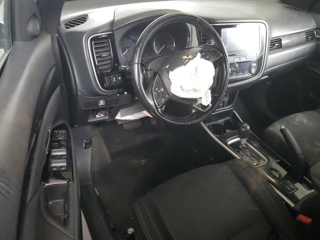 JA4AD3A3XJZ020265 - 2018 MITSUBISHI OUTLANDER SE WHITE photo 8