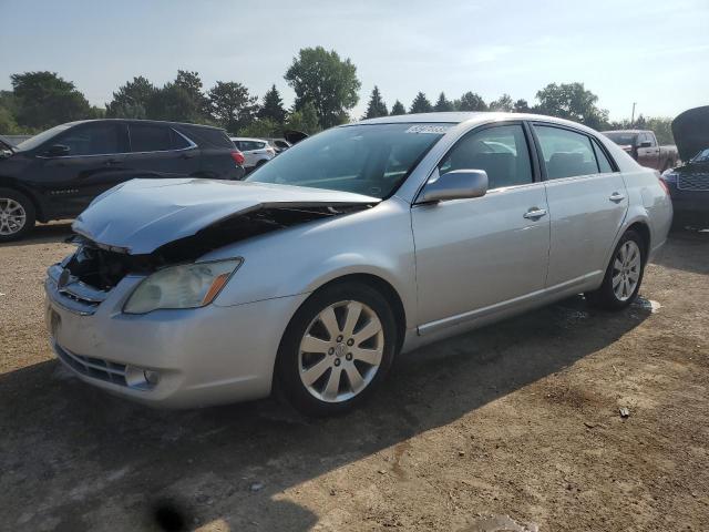 2005 TOYOTA AVALON XL, 