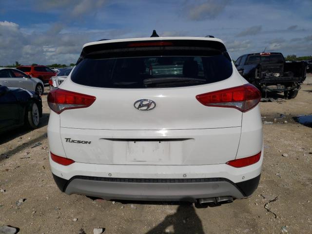 KM8J33A21JU684897 - 2018 HYUNDAI TUCSON VALUE WHITE photo 6